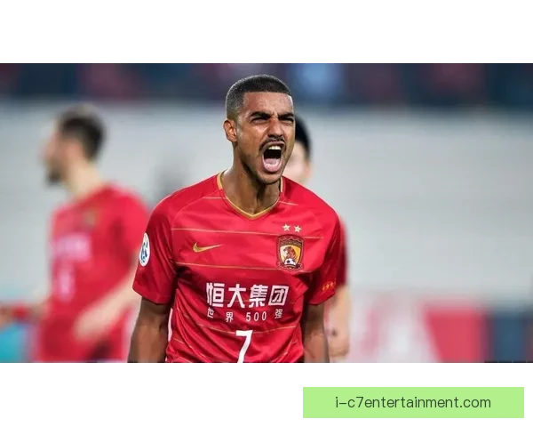 阿兰重返国足期待值拉满却难改平庸表现球迷热议归化前锋未来何去